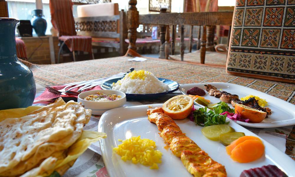 کترینگ بهتر است یا رستوران