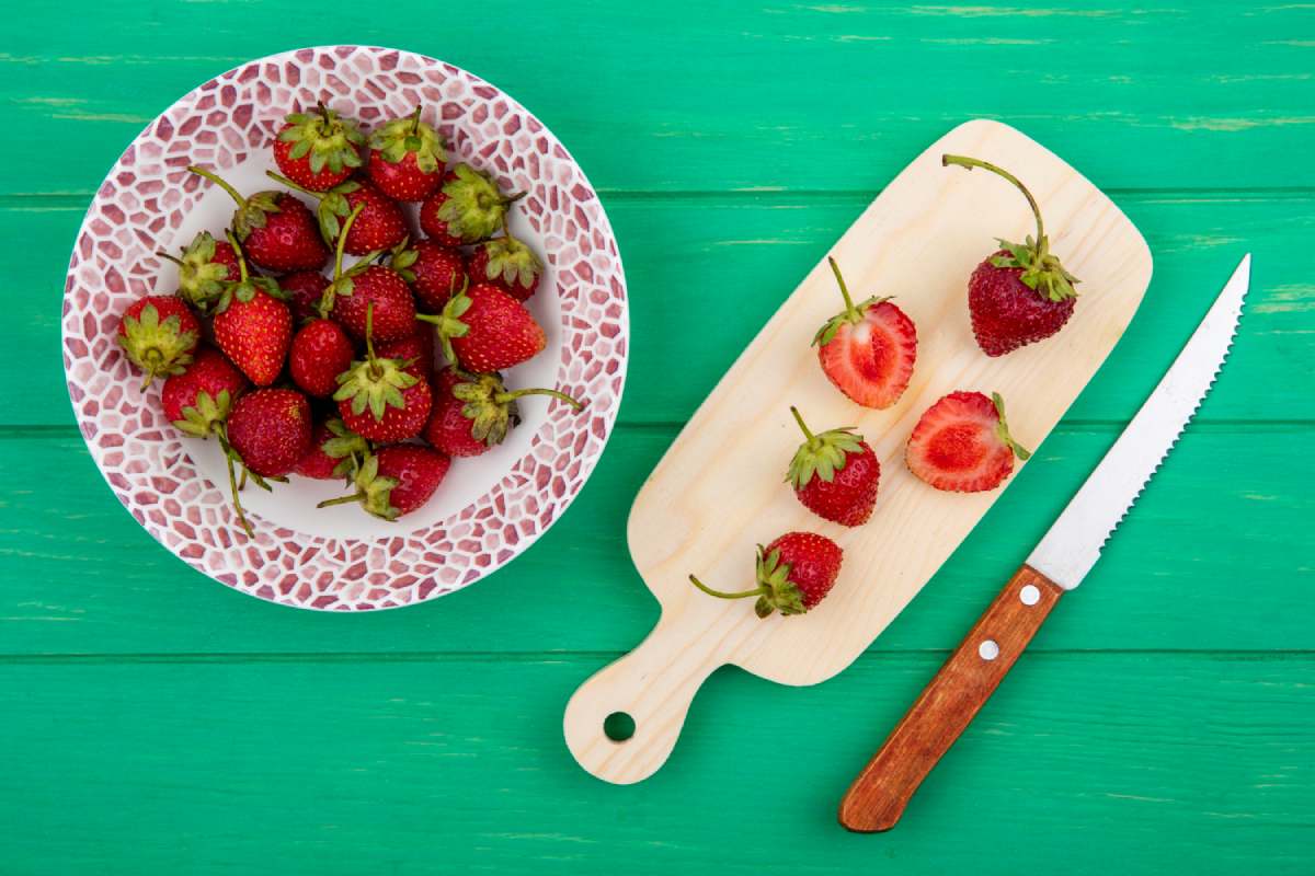 طرز تهیه مربا و شربت توت فرنگی