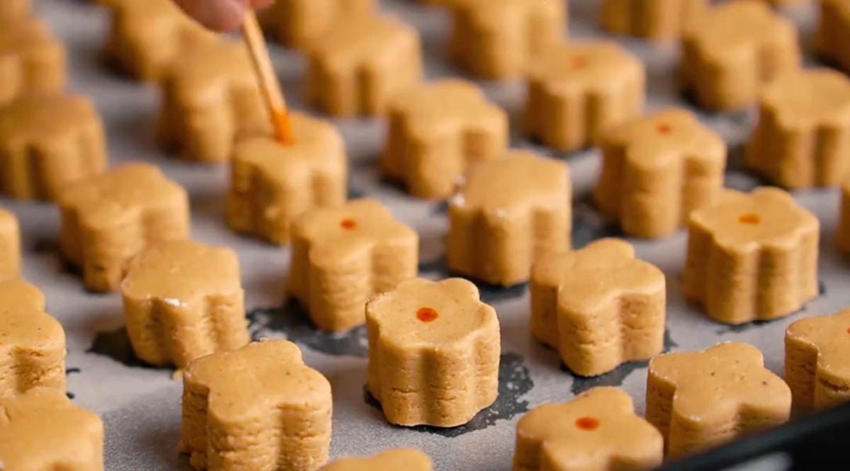 طرز تهیه شیرینی نخودچی عید نوروز