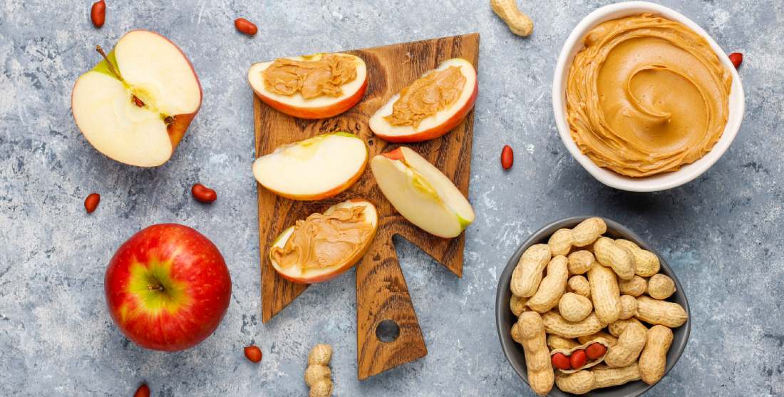 برای صبحانه کره بادام زمینی را با چی بخوریم