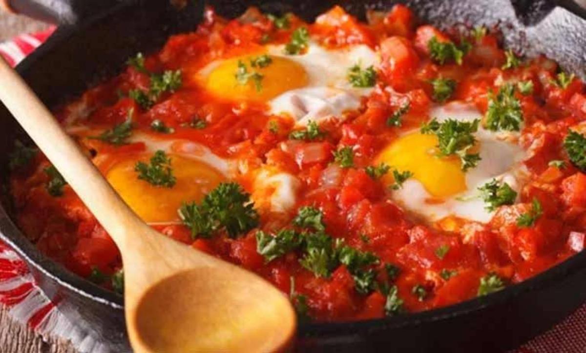 غذاهای بدون گوشت برای شام- املت گوجه با سبزیجات