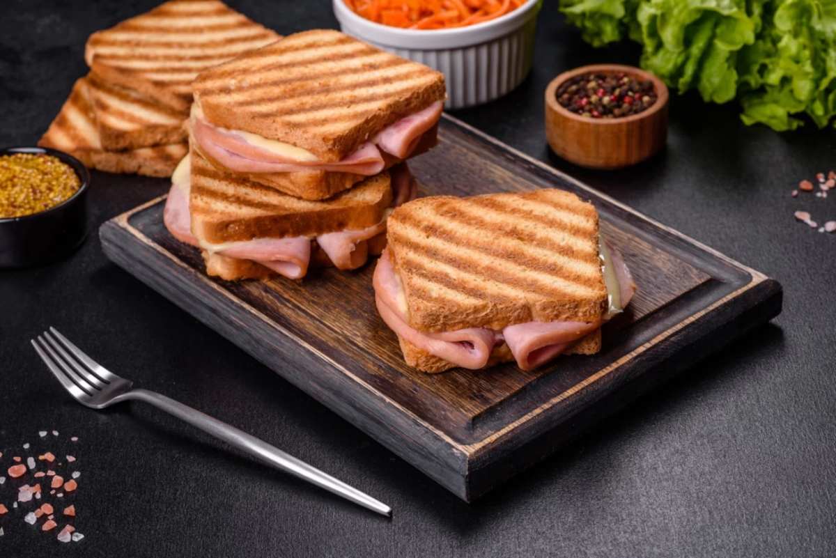 عصرانه خوشمزه ساده-ساندویچ ژامبون