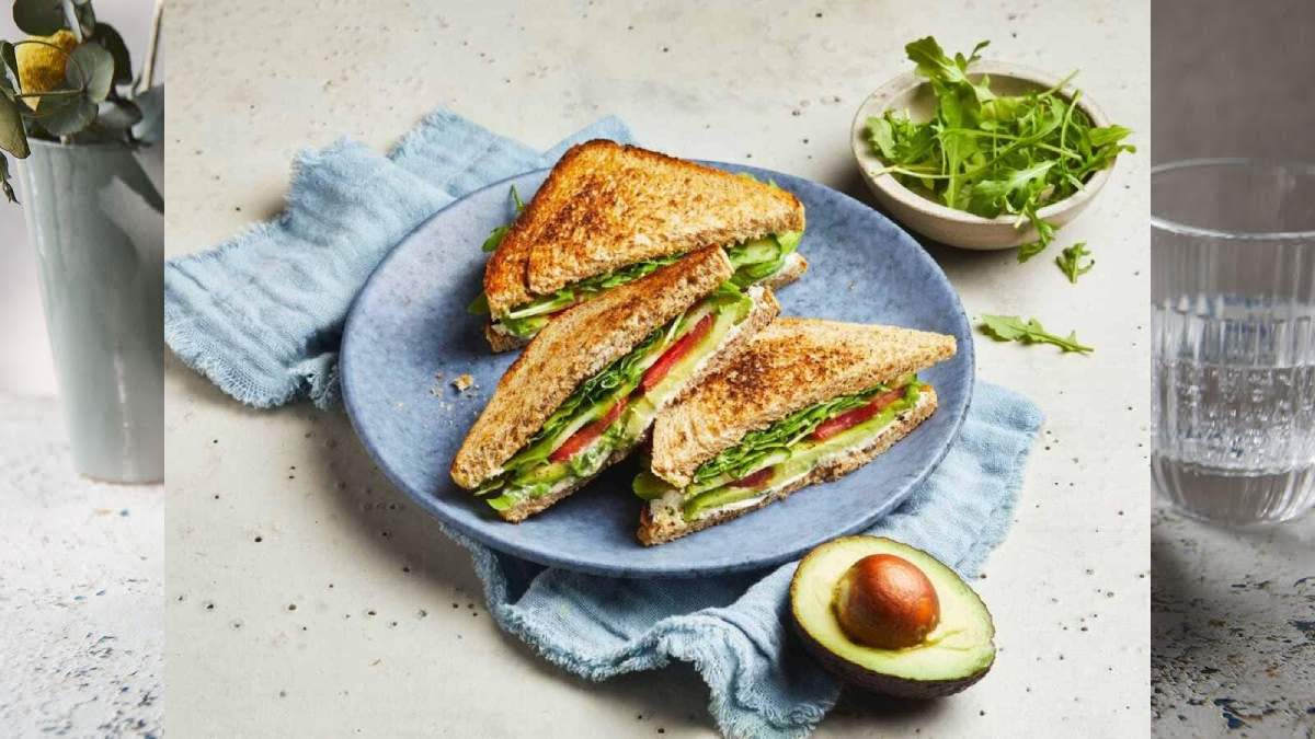 غذاهای تابستانی خنک-تست آووکادو